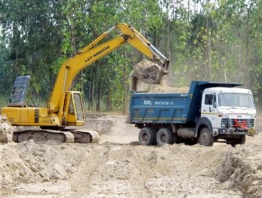 http://citytehelka.in/yamunanagar-me-aviadh-khanan-ko-rokne-gayi-team-pr-jcb-aur-dumper-chdane-ka-paryas/