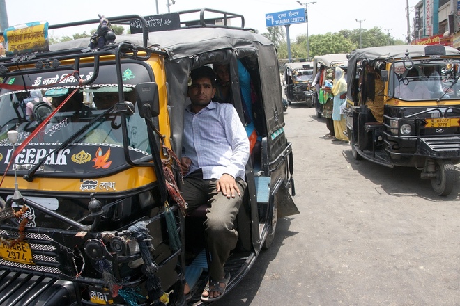 rohtak-me lgega auto riksha per 4 anko ka unik code unhi se he prapat hogi purn jankaari 21 september se camp shuru