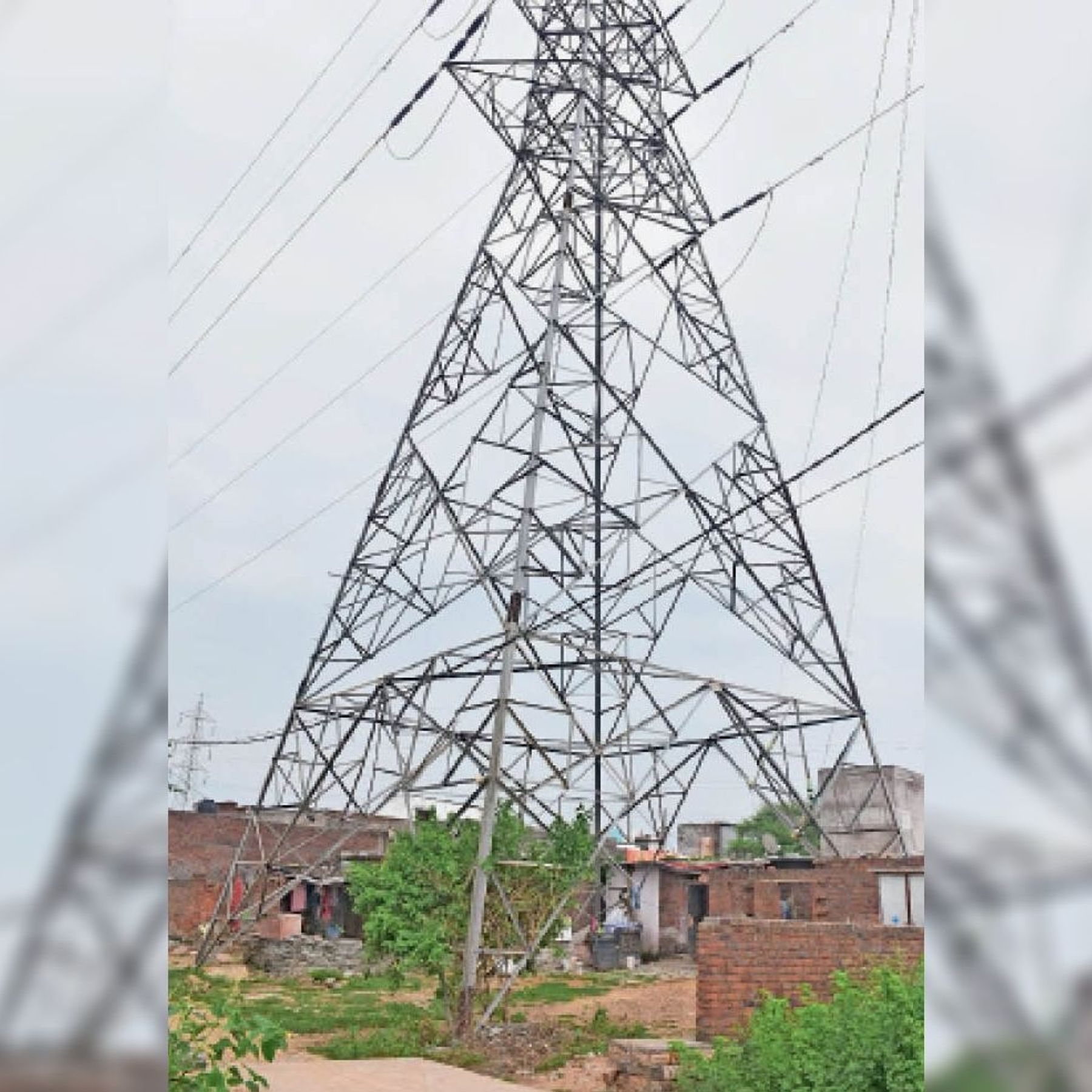 http://citytehelka.in/kaithal-k-mkan-me-giri-11-hajar-high-voltage-ki-taar/