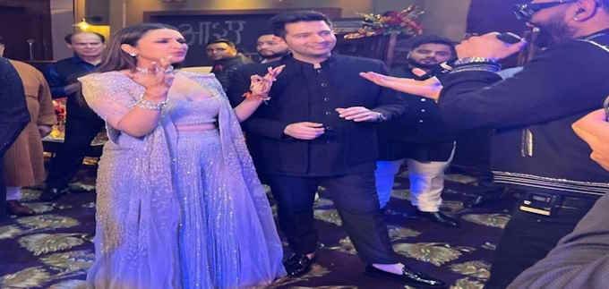 Parineeti-Raghav Wedding First Photo: शादी के बाद Husband Raghav Chadha के साथ सामने आई Parineeti Chopra की पहली तस्वीर 4 5517973a58f1a2ddd0f7dc8278b1bcfd1695579317302119 original 1