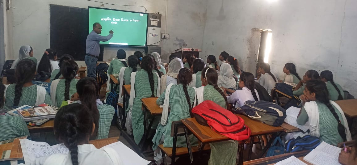 nuh tawdu me beti bchao beti padhao ka naara fail rajkiye kanya school me chatrao ke liye nahi vayavsthaye