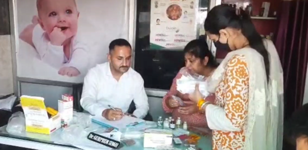 Yamuna nagar फर्जी क्लीनिक पर सीएम फ्लाइंग की रेड, कुछ भी नहीं दिखा पाया डॉक्टर 2 Screenshot 514
