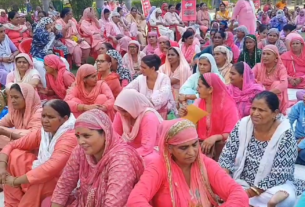 rohtak-pardeshbhar ki aanganwadi workero ka hllabol perdarshan sarkaar ko di chetawani