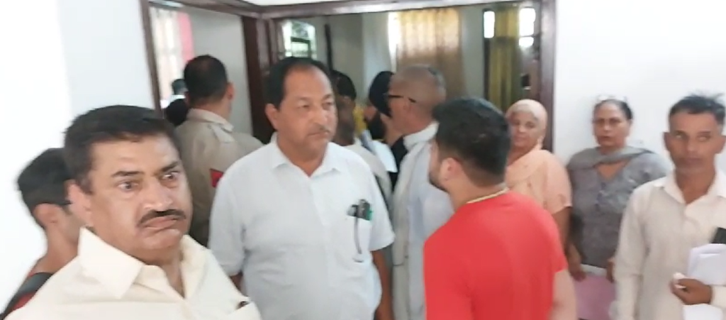 kurushetra : जमीन के इंतकाल की समस्याओं के समाधान को लेकर लगा खुला दरबार 2 Screenshot 702