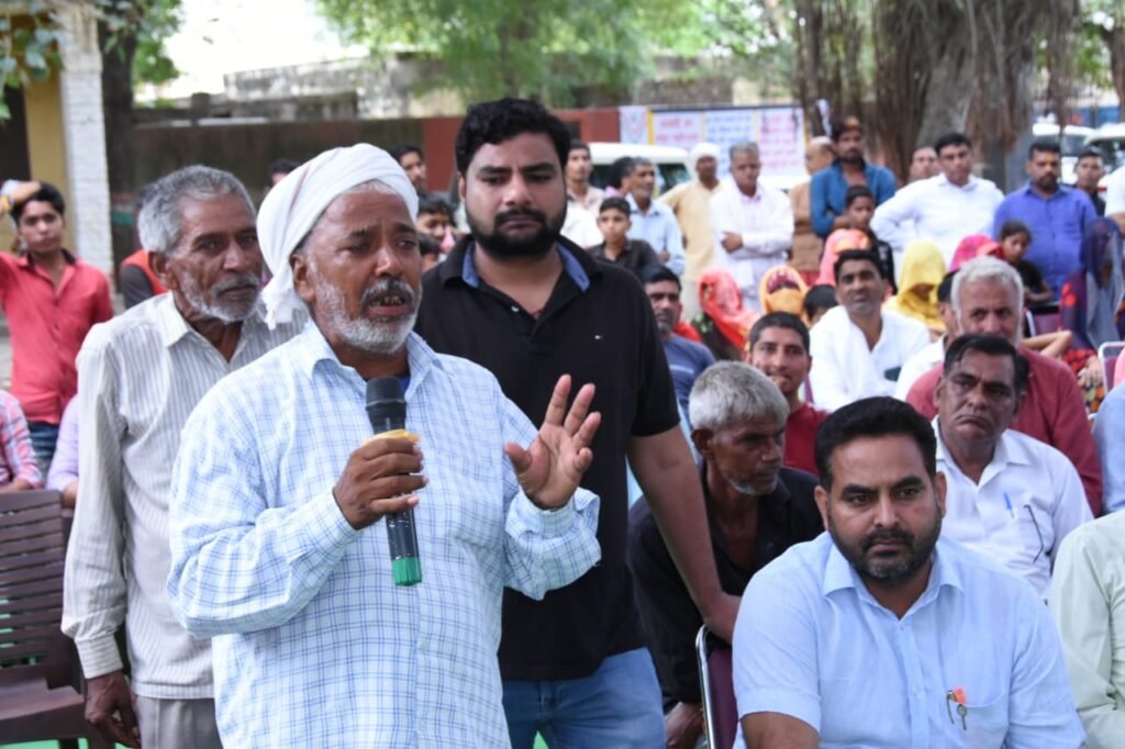 जनसंवाद पोर्टल देगा सुझाव और शिकायतों पर फीडबैक, परिवहन मंत्री बोलें आमजन केवल डिमांड करे, सरकार के पास नहीं बसों की कमी 3 WhatsApp Image 2023 09 09 at 16.22.28