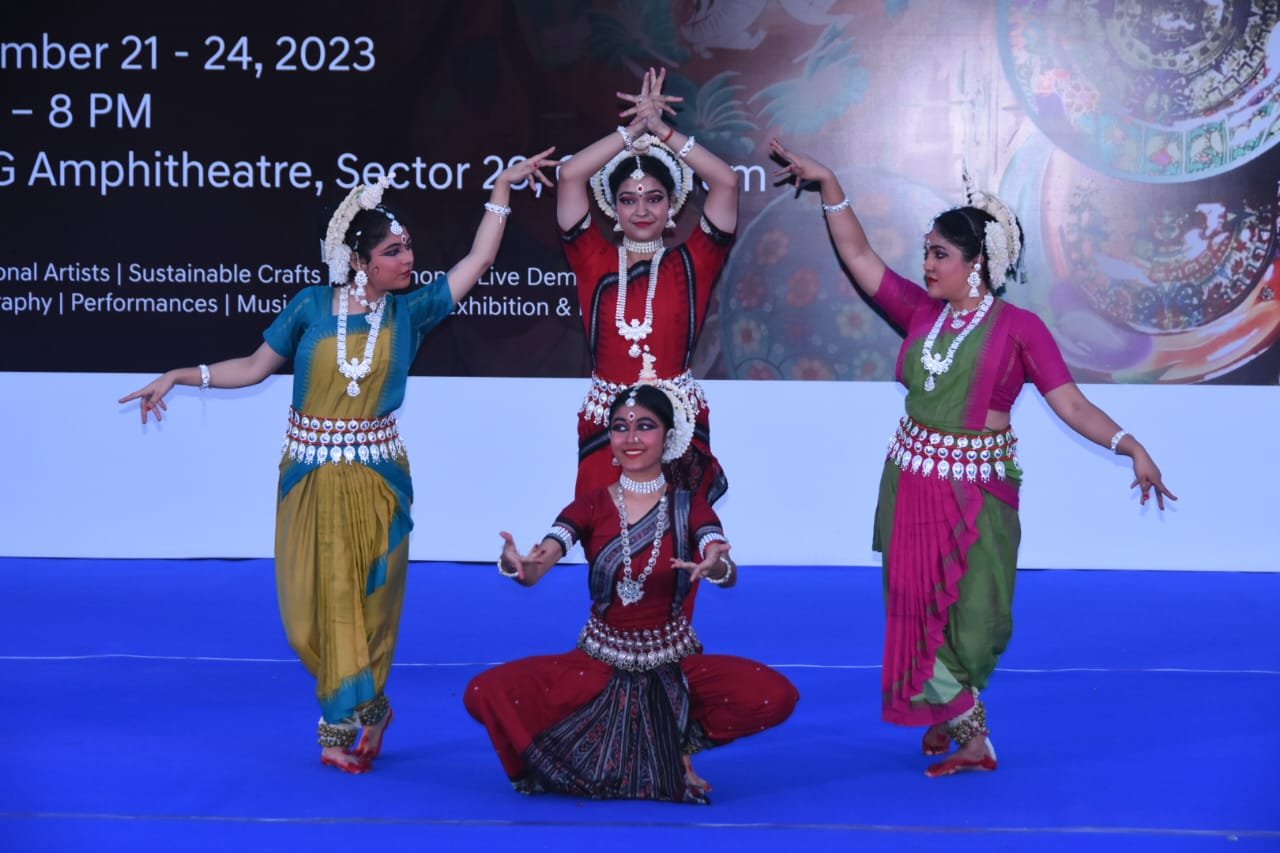 gurugram ke rangabhoomi opan air theatre mein art faistival ka aagaaj