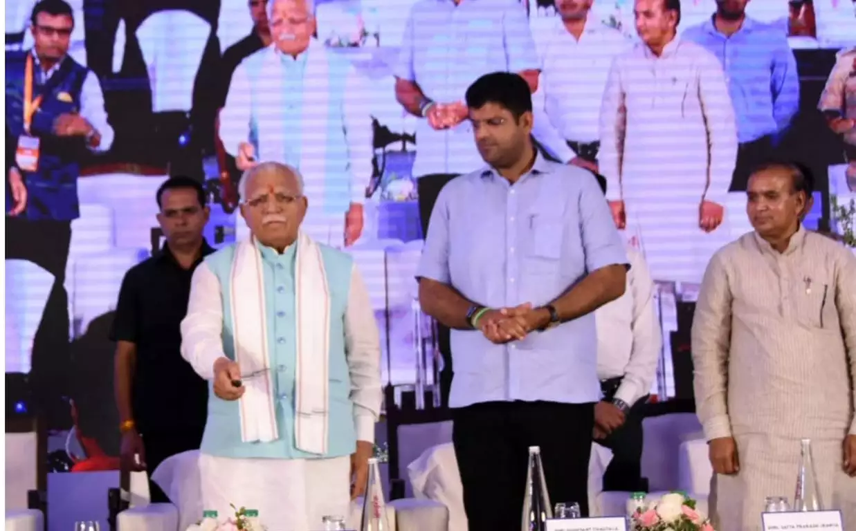 manohar sarkaar ko ahyogik nitiyo ka baj rha danka desh videsh ki companiya rajye me kar rahi nivesh