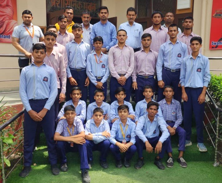 jila satar khelo me 13 gold 1 silver 3 bronje maidel ke sath arya school khelo me chaya