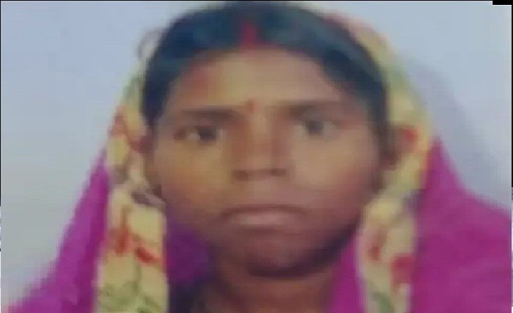 phaiktaree mein so rahee mahila ko trak ne kuchala, mauke par maut