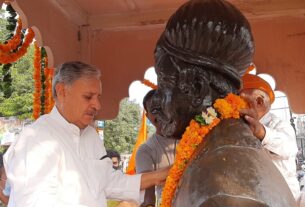 rav tularam ke shahedee divas par kendrey mantre rav inderjeet ne kie shradha suman arpit