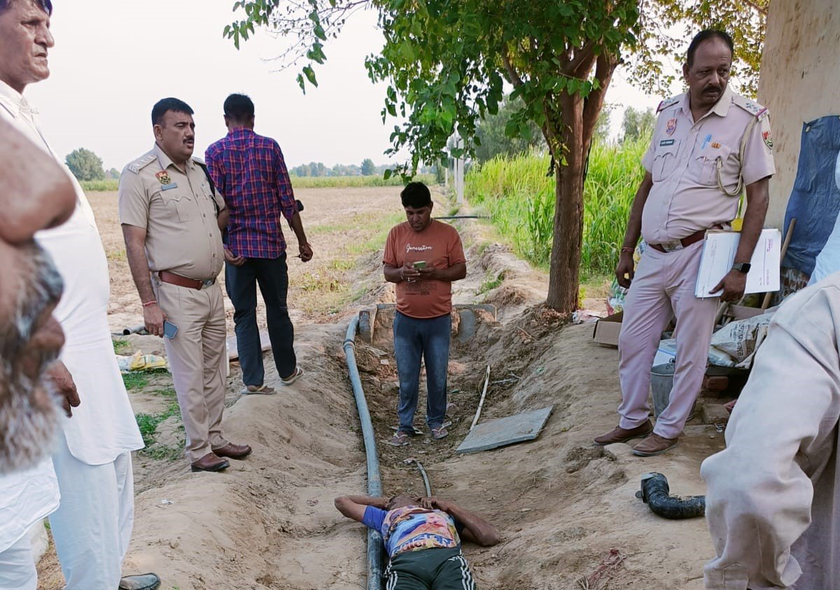 hisar ke gaavad ke kheton mein vyakti kee sandigdh paristhitayon mein maut
