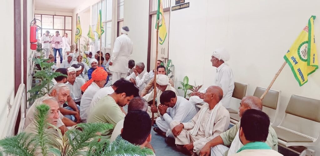 Sonipat : धान की खरीद नहीं होने से किसानों का हल्ला बोल प्रदर्शन, SDM कार्यालय तक निकाला रोष मार्च 5 13