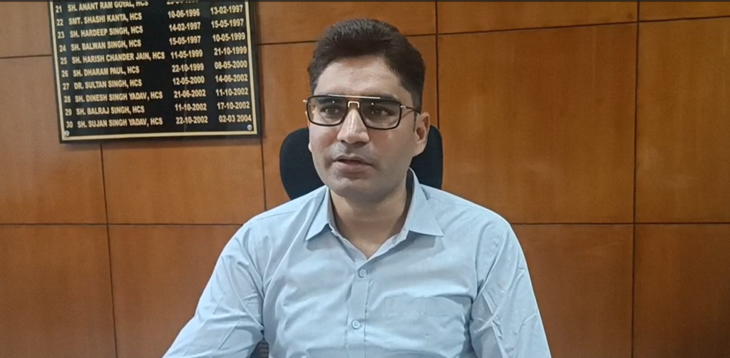 Sonipat : मुख्यमंत्री उड़नदस्ते की एसडीएम कार्यालय में छापेमारी 2 Screenshot 757 1