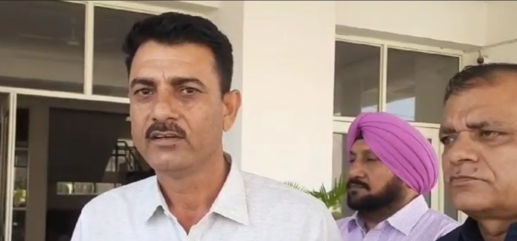 CM फ्लाइंग की टीम ने बिलासपुर Tehsil में की Raid, गैरहाजिर मिले 3 पटवारी, कई मिली खामियां 2 Screenshot 814