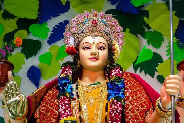 Shardiya Navratri 2023 : हाथी पर विराजमान होकर आ रहीं मां दुर्गा, इन उपायों से करें प्रसन्न, शुभ मुहूर्त और पूजा विधि 7 दुर्गा