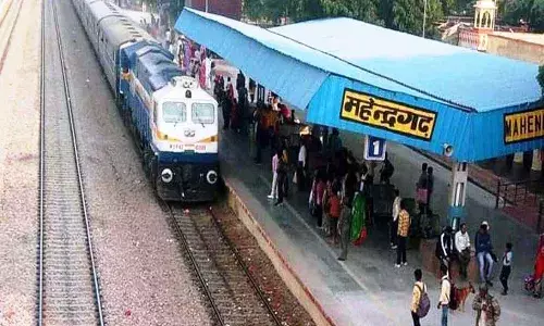 Girl falls from train at Mahendragarh railway station