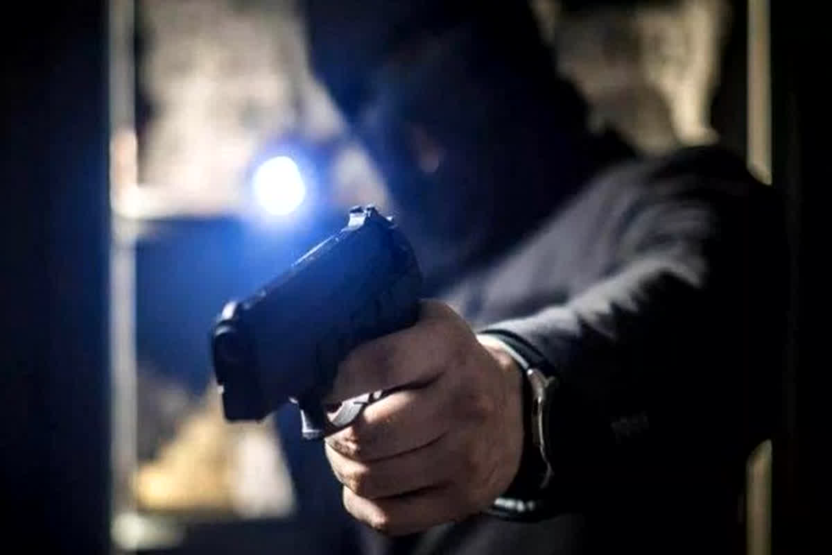 miscreants shot a financier after entering his house