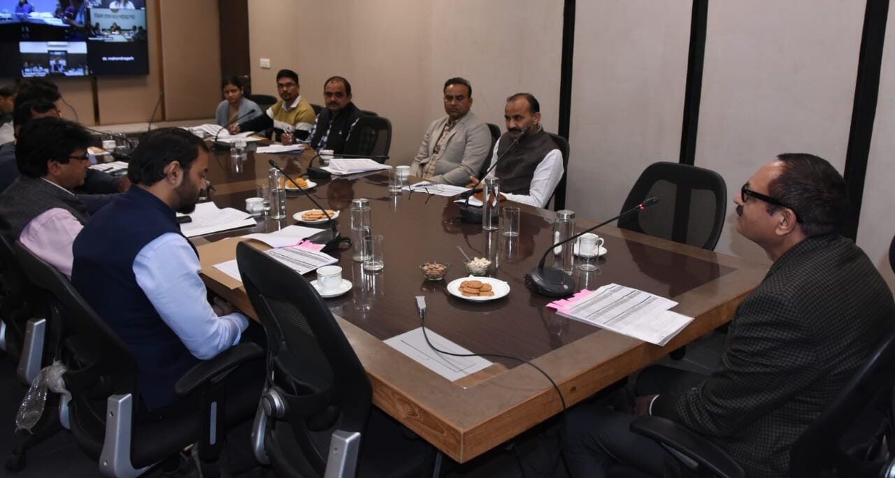 Divisional Commissioner reviews the progress of Gurugram