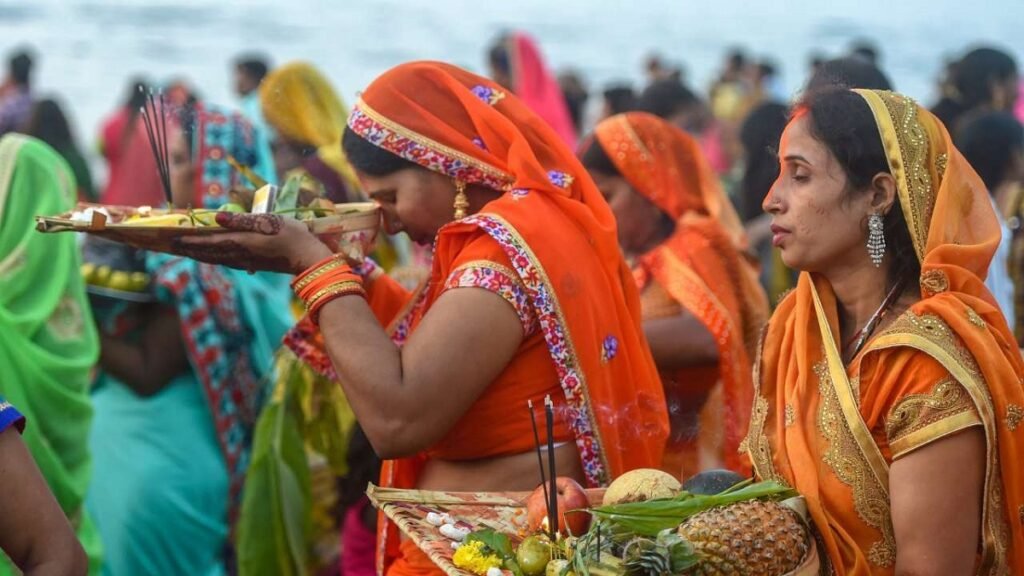 बिहार, बिहारी और छठ, गीत बजते ही आज भी खड़े हो जाते हैं रोंगटे, आंखों से लुढ़क जाती हैं आंसू की बूंदें 6 छठ 13 1