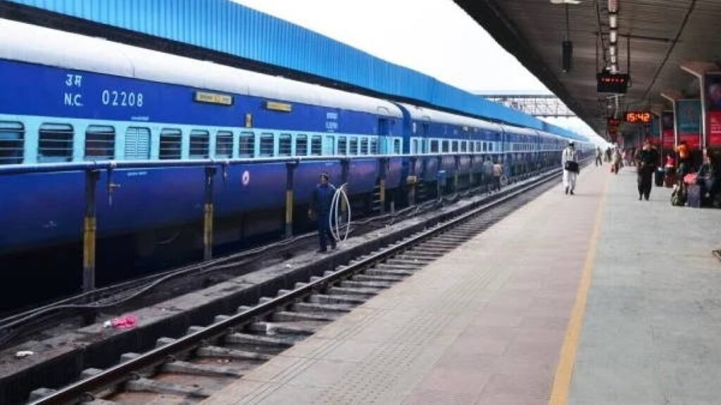 Haryana : पूर्व सैनिकों के प्रदर्शन के चलते पैसेंजर गाड़ियों सहित मेल-एक्सप्रेस ट्रेन रद्द, 94 ट्रेनें प्रभावित 2 रेल 11 1