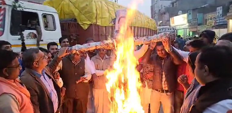 Rahul Gandhi's effigy burnt