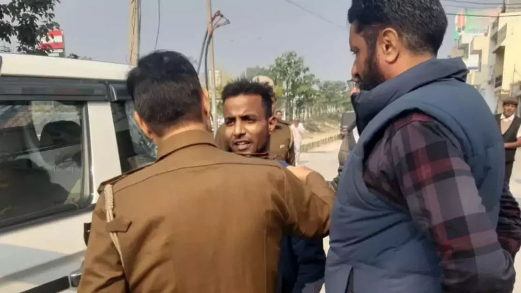 Ambala : तलवार से बहन की निर्ममता से हत्या कर देने के मामले में पुलिस ने आरोपी को Court में पेश कर भेजा अंबाला Central Jail 2 105958011