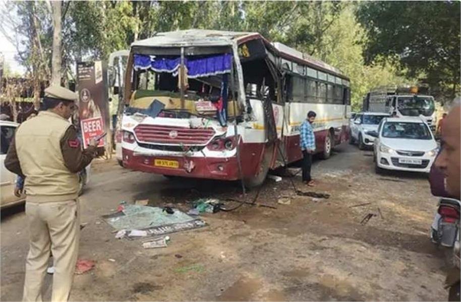 Direct collision between private bus and tipper