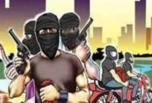 Bike riding miscreants looted Rs 1.20 lakh
