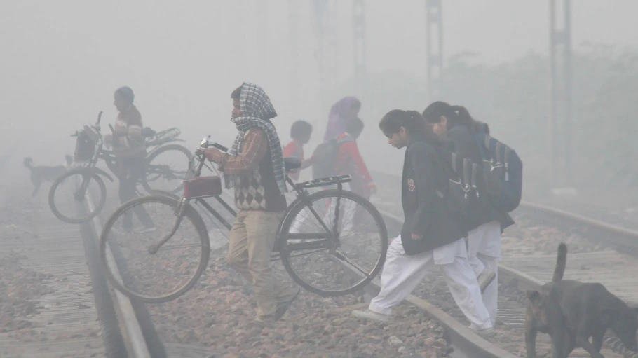 Gurugram में सर्दी, कोहरे और प्रदूषण का ट्रिपल अटैक, सर्दी के सितम से लोग परेशान 4 65857328f38a0 up weather 222943900 16x9 1