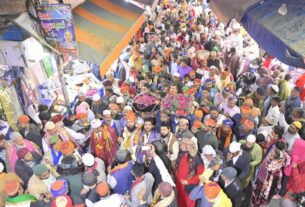 Chadar Mubarak procession along with religious leaders reached Dargah Shah Vilayat