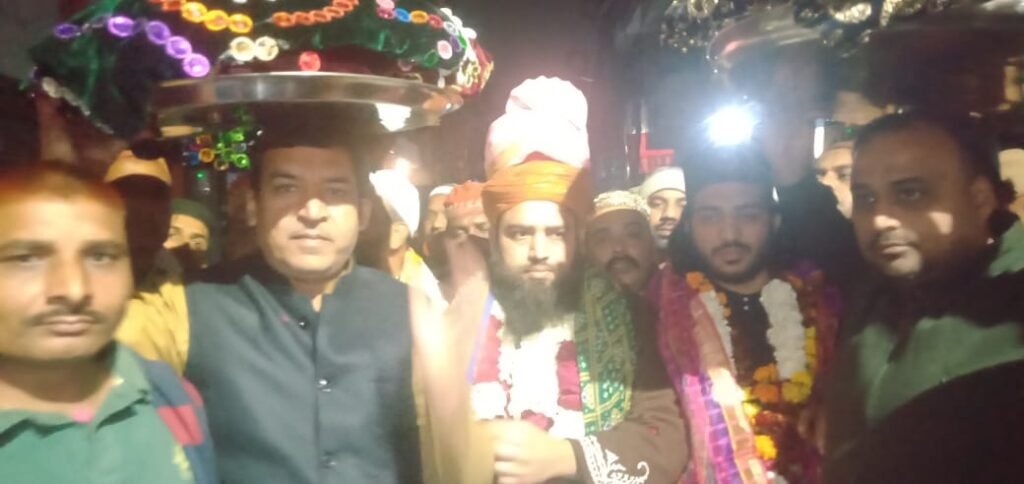 Panipat : अकीदतमंदों के साथ चादर मुबारक जुलूस पहुंचा दरगाह शाह विलायत, कव्वालों ने सुफीयाना कलामों से लोगों को झूमने पर किया मजबूर 2 9a439809 10d9 4e73 a6a9 d95c3095f212