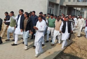 Minister Devendra Babli ran on the road