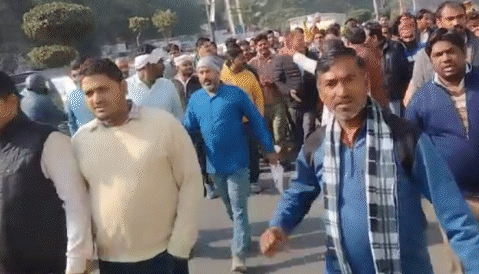 Demonstration of street vendors against police administration in Rohtak