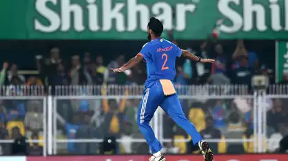 India vs South Africa 1st ODI : दक्षिण अफ्रीका 116 रन पर ढेर, अर्शदीप और आवेश की धुआंधार गेंदबाजी ने झटके 9 विकेट 8 arshdeep dents sa in powerplay