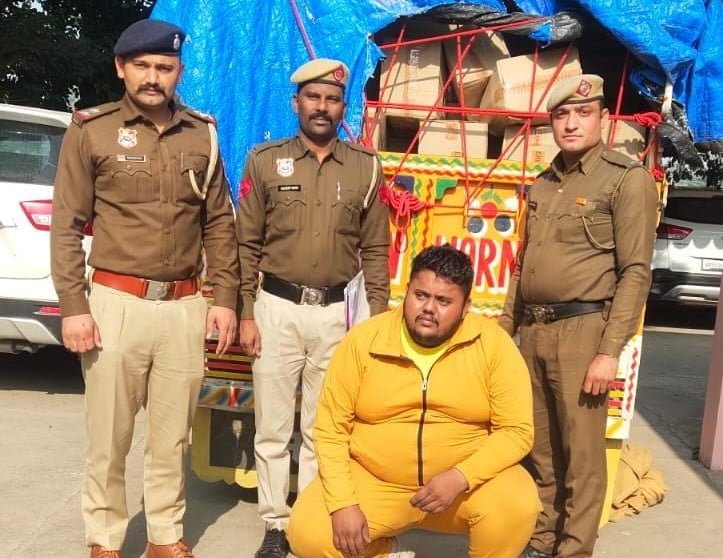 Pickup vehicle loaded with illegal liquor caught