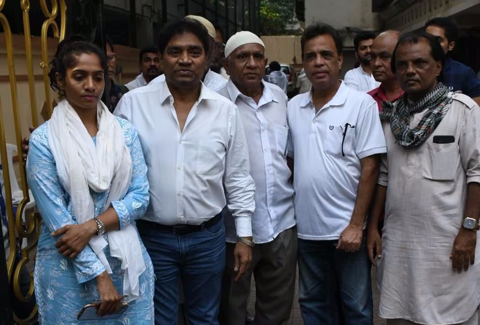 Junior Mehmood Death : दुनिया को हंसाने वाला जिंदगी को कह गया अलविदा, Cancer से संघर्ष में मान गया हार 4 महमूद 3