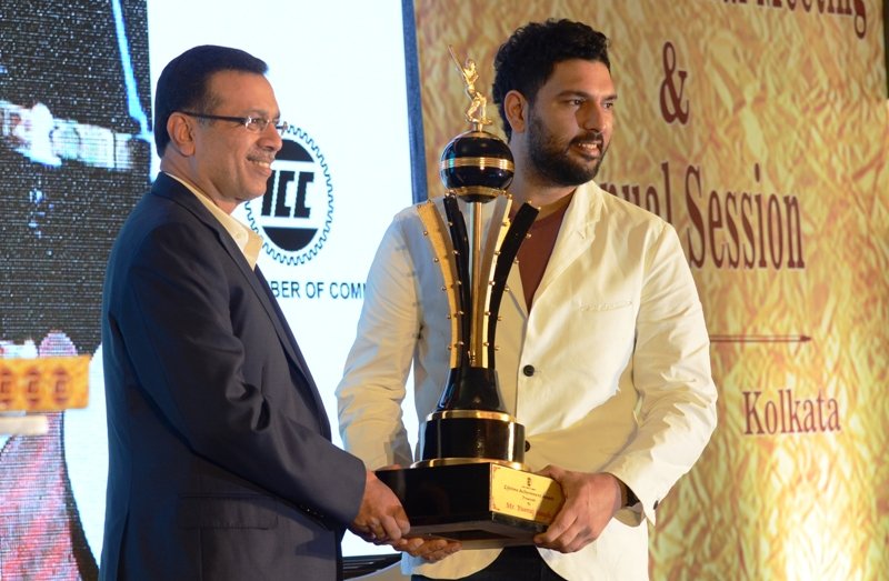 Yuvraj Singh 42nd Birthday Special : स्केटर बनने की चाह रखने वाला पिता की जिद पर बन गया क्रिकेटर, 6 गेंदों पर 6 छक्के लगाकर किया लोगों के दिलों पर राज 13 युवराज 1 1