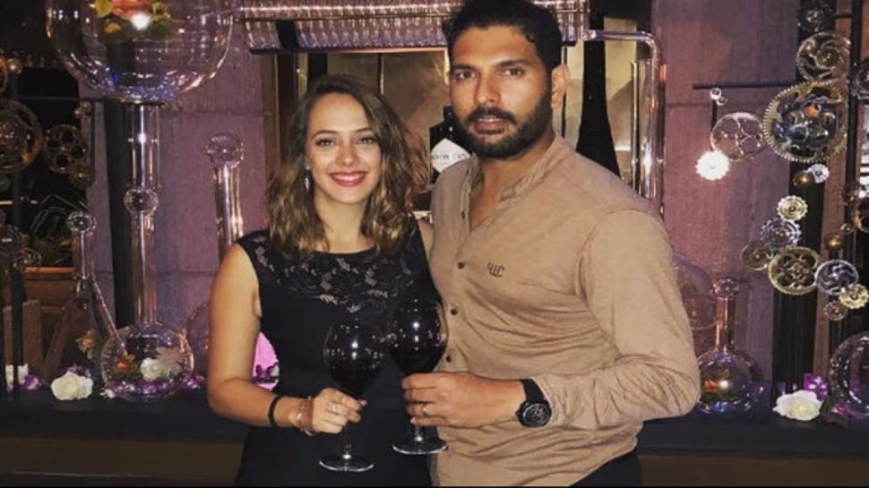 Yuvraj Singh 42nd Birthday Special : स्केटर बनने की चाह रखने वाला पिता की जिद पर बन गया क्रिकेटर, 6 गेंदों पर 6 छक्के लगाकर किया लोगों के दिलों पर राज 11 युवी हेजल