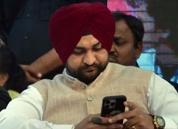 Haryana Assembly : सदन में फिर उठा sexual harassment मुद्दा, Abhay Chautala का आरोप मंत्री Sandeep Singh का बचाव कर रही सरकार, Anil Vij ने कोर्ट के पाले में डाली गेंद 2 संदीप सिंह.