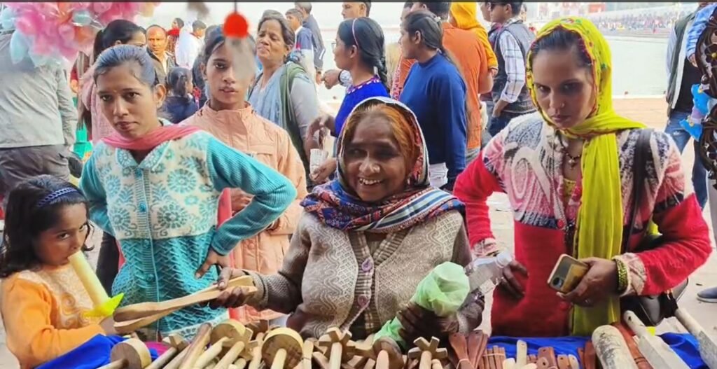 Kurukshetra : समाज में न्याय पाने की लड़ाई में बन रहे आत्मनिर्भर, International Geeta Mahotsav में किन्नर समाज भी लेकर पहुंचा शिल्प कलाएं 7 स्टॉल