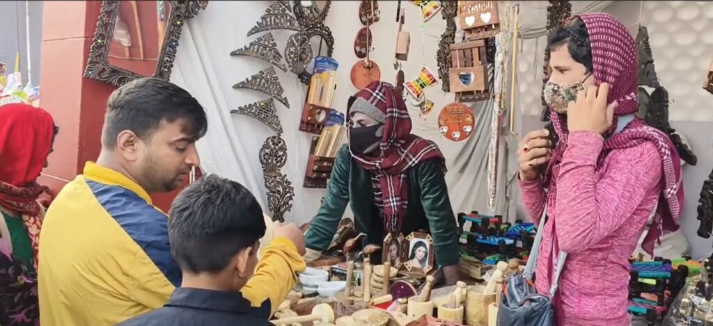 Kurukshetra : समाज में न्याय पाने की लड़ाई में बन रहे आत्मनिर्भर, International Geeta Mahotsav में किन्नर समाज भी लेकर पहुंचा शिल्प कलाएं 4 स्टॉल 2