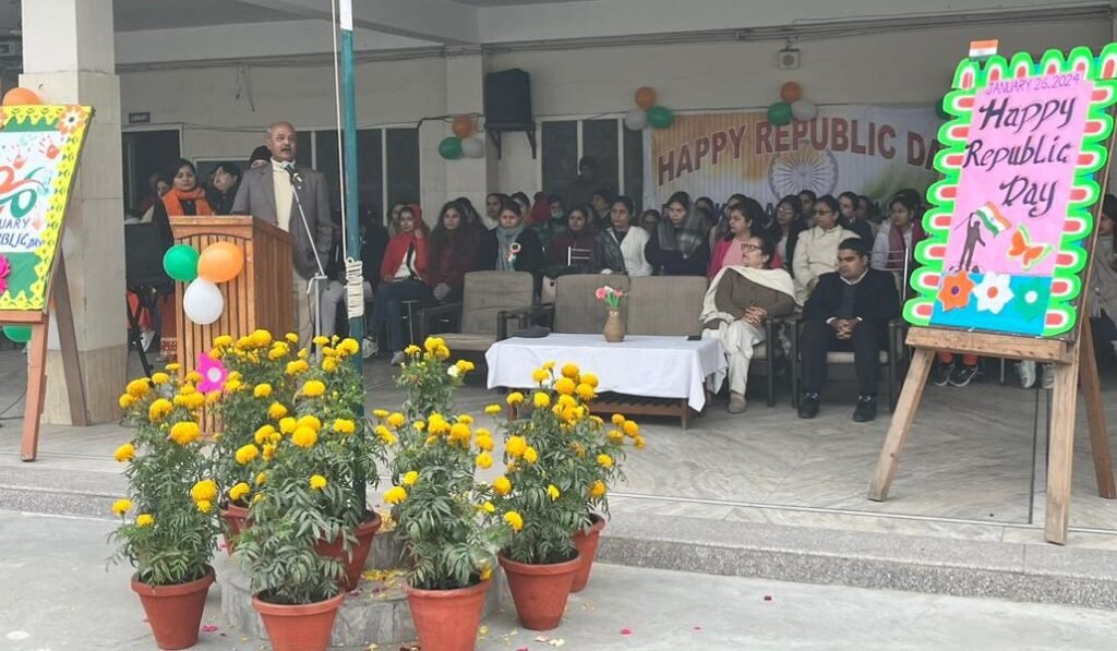 Dr. M.K.K.Arya Model School में धूमधाम से मनाया नई उमंगों से भरा 75वां Republic Day समारोह, सभी ने मिलकर तिरंगे को दी सलामी 2 8a358139 eb8a 4c81 9304 49e863024559
