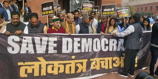 Finance Ministry की बजट प्रक्रिया शुरू, बीच में हंगामा, 146 MP का निलंबन रद्द, 30 पार्टियों के 45 नेता रहे शामिल, विपक्ष का आरोप CBI और ED का दुरूपयोग 2 Screenshot 1915