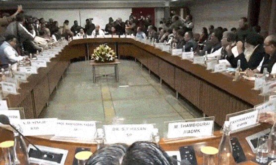 Finance Ministry की बजट प्रक्रिया शुरू, बीच में हंगामा, 146 MP का निलंबन रद्द, 30 पार्टियों के 45 नेता रहे शामिल, विपक्ष का आरोप CBI और ED का दुरूपयोग 5 Screenshot 1919
