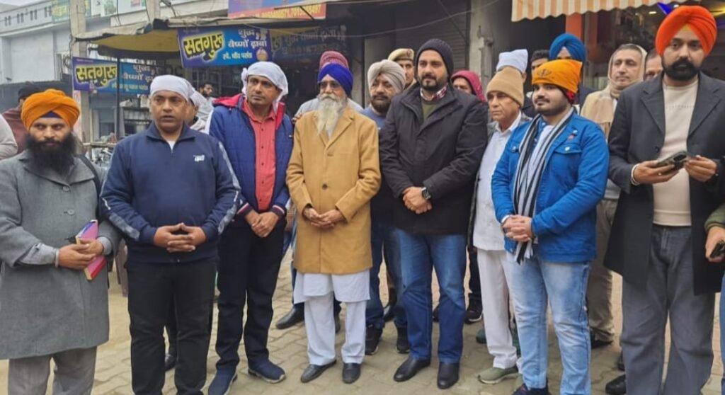 Samalkha में गुरु गोबिंद सिंह के प्रकाश उत्सव पर निकाला नगर-कीर्तन, शहरवासियों ने पुष्प वर्षा से किया स्वागत 2 WhatsApp Image 2024 01 19 at 16.27.04 ea29c9a1