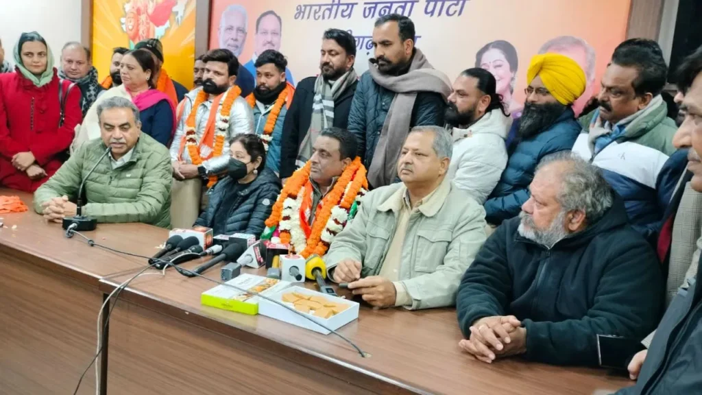 Chandigarh मेयर चुनाव से पहले टूटा इंडिया गठबंधन, अलग-अलग कैंडिडेट उतारने का फैसला, बीजेपी की जीत मानी जा रही तय 2 chandigarh mayor election bjp vs aap lakhbir singh billu
