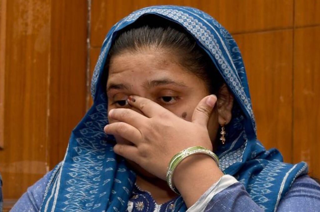 Supreme Court का बड़ा फैसला : Bilkis Bano गैंगरेप मामले में फिर सलाखों के पीछे होंगे 11 दोषी, 2 सप्ताह में करेंगे सरेंडर, 5 माह की गर्भवती थी पीड़िता 4 बानो