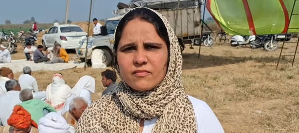 Rohtak-जींद रोड पर किसानों के Delhi कूच को लेकर धरने पर बैठे किसान, पंजाब के किसानों के समर्थन में तोड़ देंगे बैरिगेट्स 4 1 14