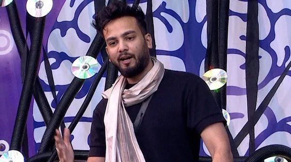 Big Boss OTT 2 winner Elvish Yadav slapped a person in the restaurant
