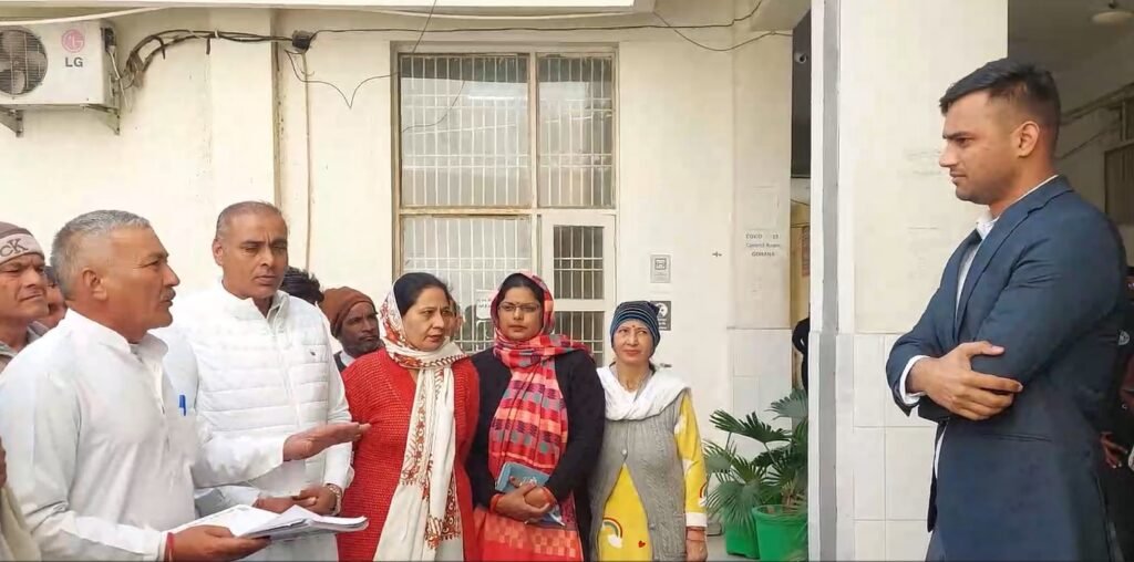 Sonipat : खराब फसलों के मुआवजे को लेकर किसानों का धरना 11वें दिन भी जारी, SDM को मुख्यमंत्री एवं गृहमंत्री के नाम सौंपा Memorandum 2 Screenshot 2045